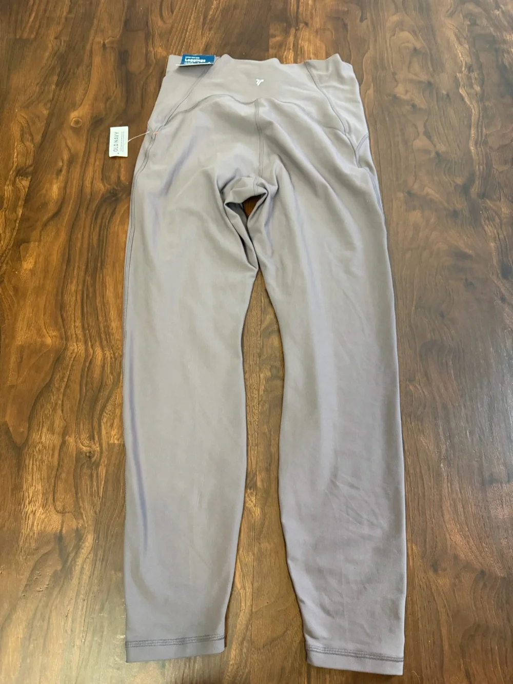 Old Navy Extra High Rise Powerlite 7/8 Leggings Mauve color.